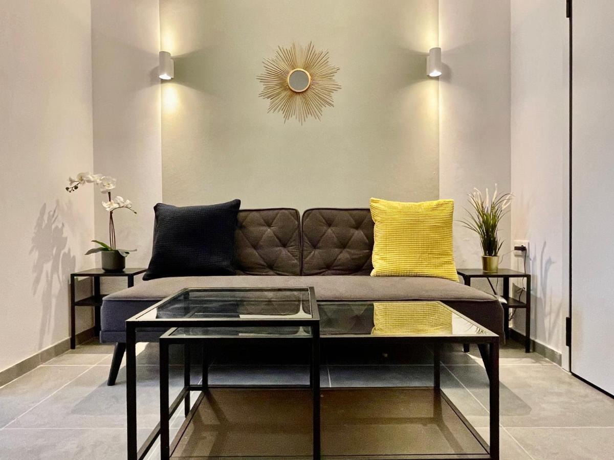 Boutique Two Bedrooms דירה אתונה
